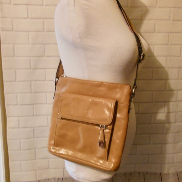 Giani Bernini Handbags - Giani Bernini Tan Leather Crossbody Bag